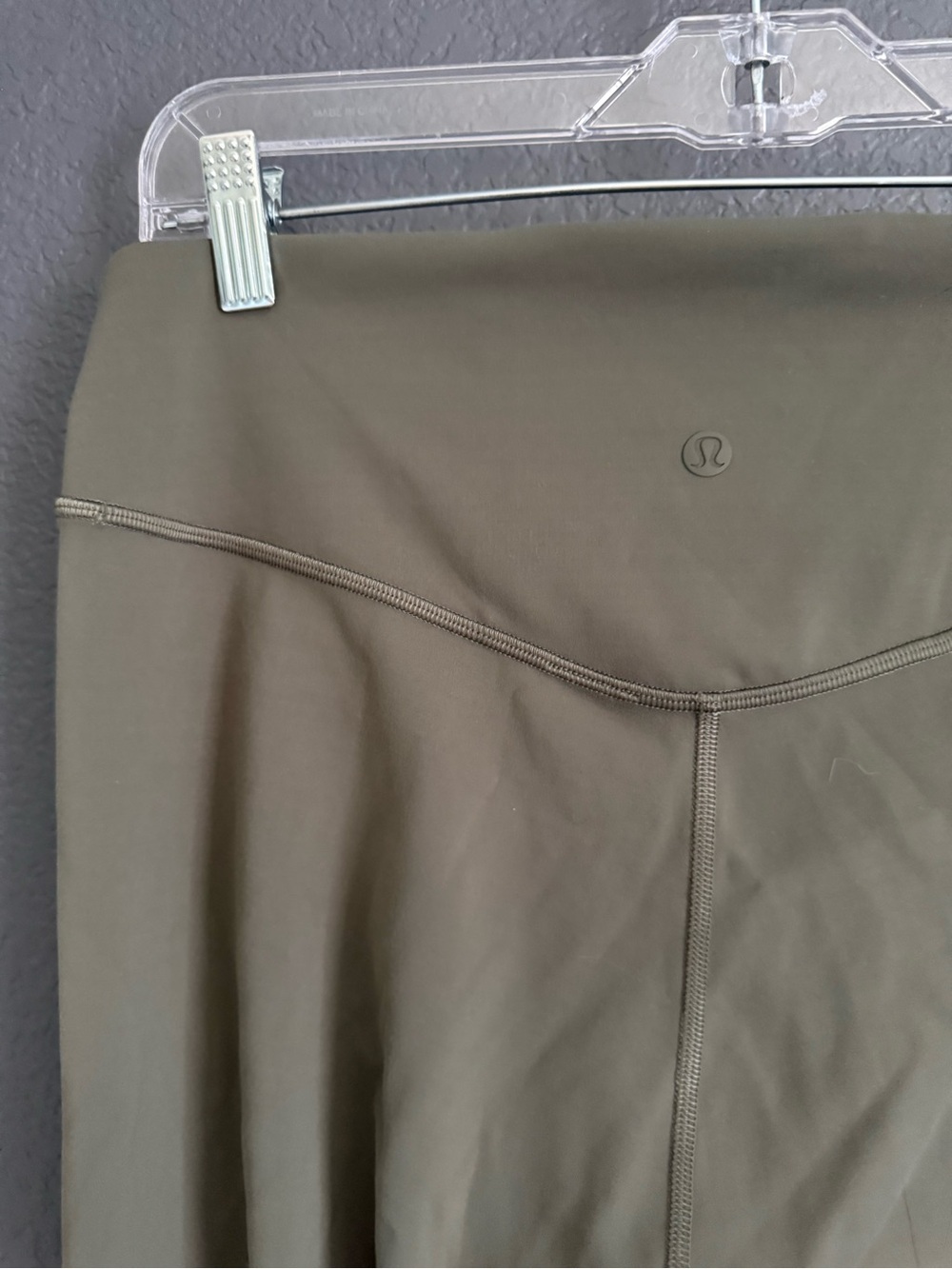 LULULEMON • Wunder Under SmoothCover High-Rise Tight 25" Army Green - size 12 - Picture 5 of 7